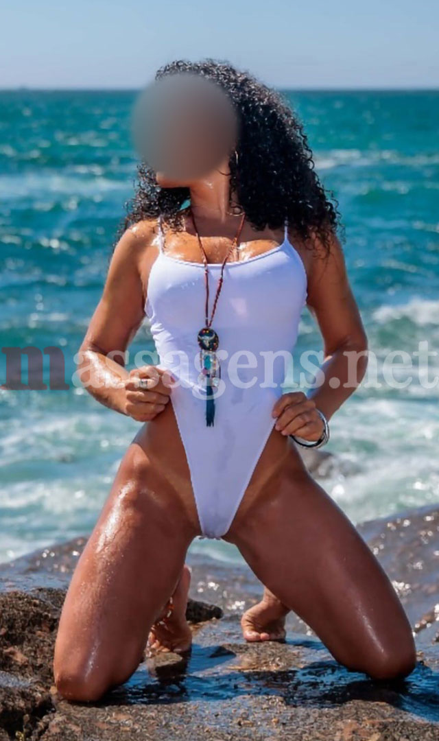 Foto vertical Acompanhante Gabriela